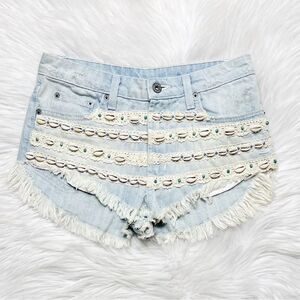 CARMAR Rigid Denim Mid Rise Sea Shell Cut Off Shorts Light Wash Size 25